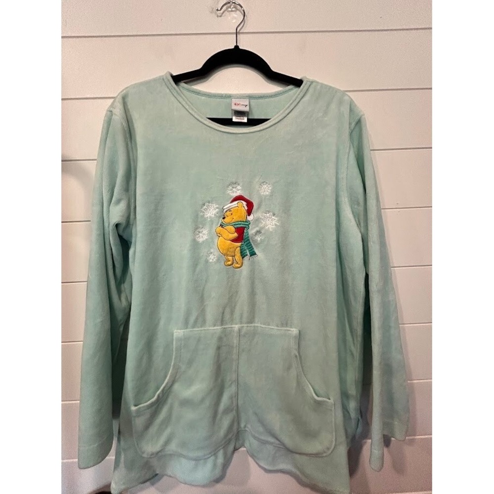 Disney Fleece shirt with pockets Women's Large Pooh Snowflakes - Picture 1 of 3